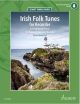 Irish Folk Tunes: 63 Traditional Pieces For Descant Recorder Book & Online Material